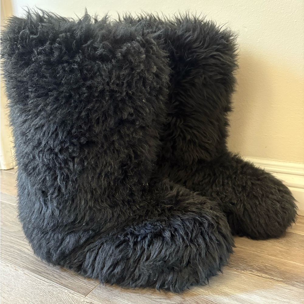 UGG Fluff Momma Boots